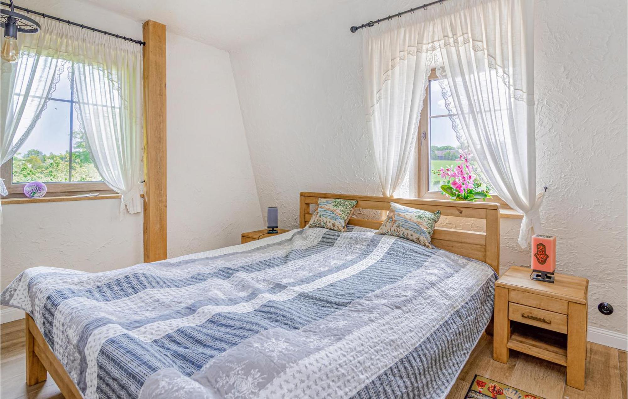 Amazing Home In Gniewino With Kitchen Екстер'єр фото